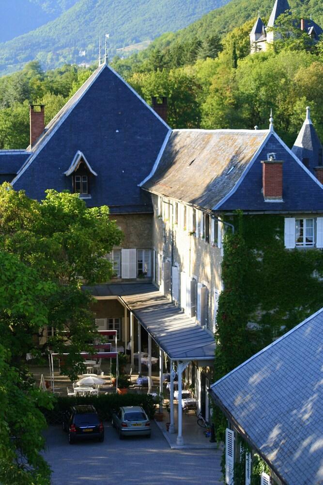 Chateau Des Comtes De Challes Exteriör bild