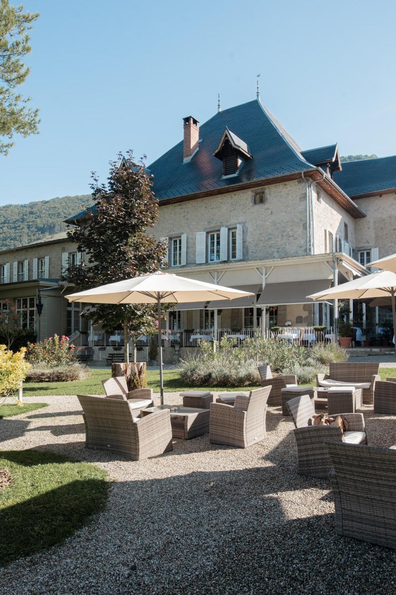 Chateau Des Comtes De Challes Exteriör bild