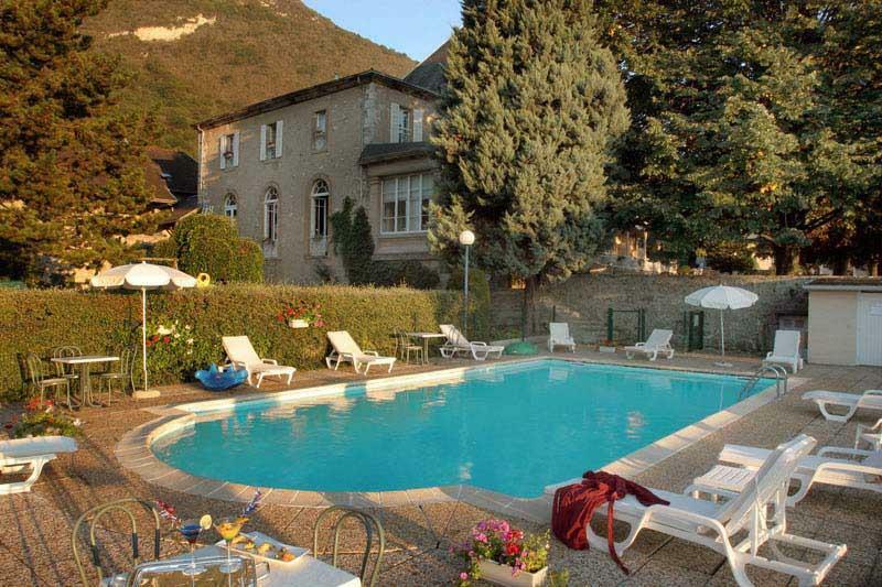 Chateau Des Comtes De Challes Exteriör bild